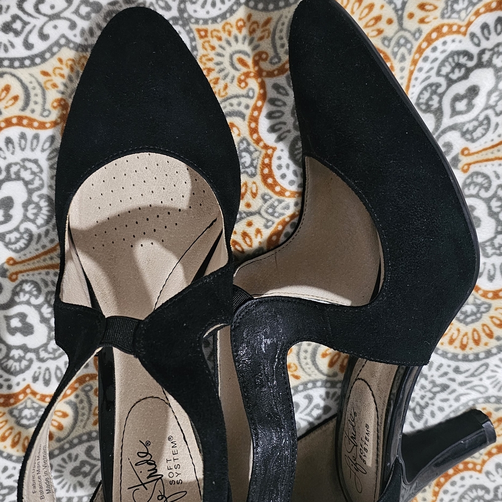 Life Stride Black Heels with Stiletto and Pointed Toe